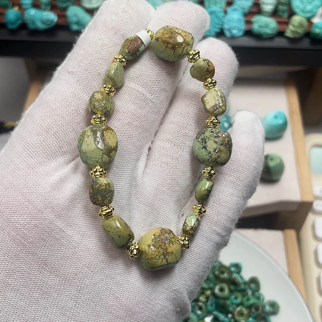 未镶嵌绿松石颈饰