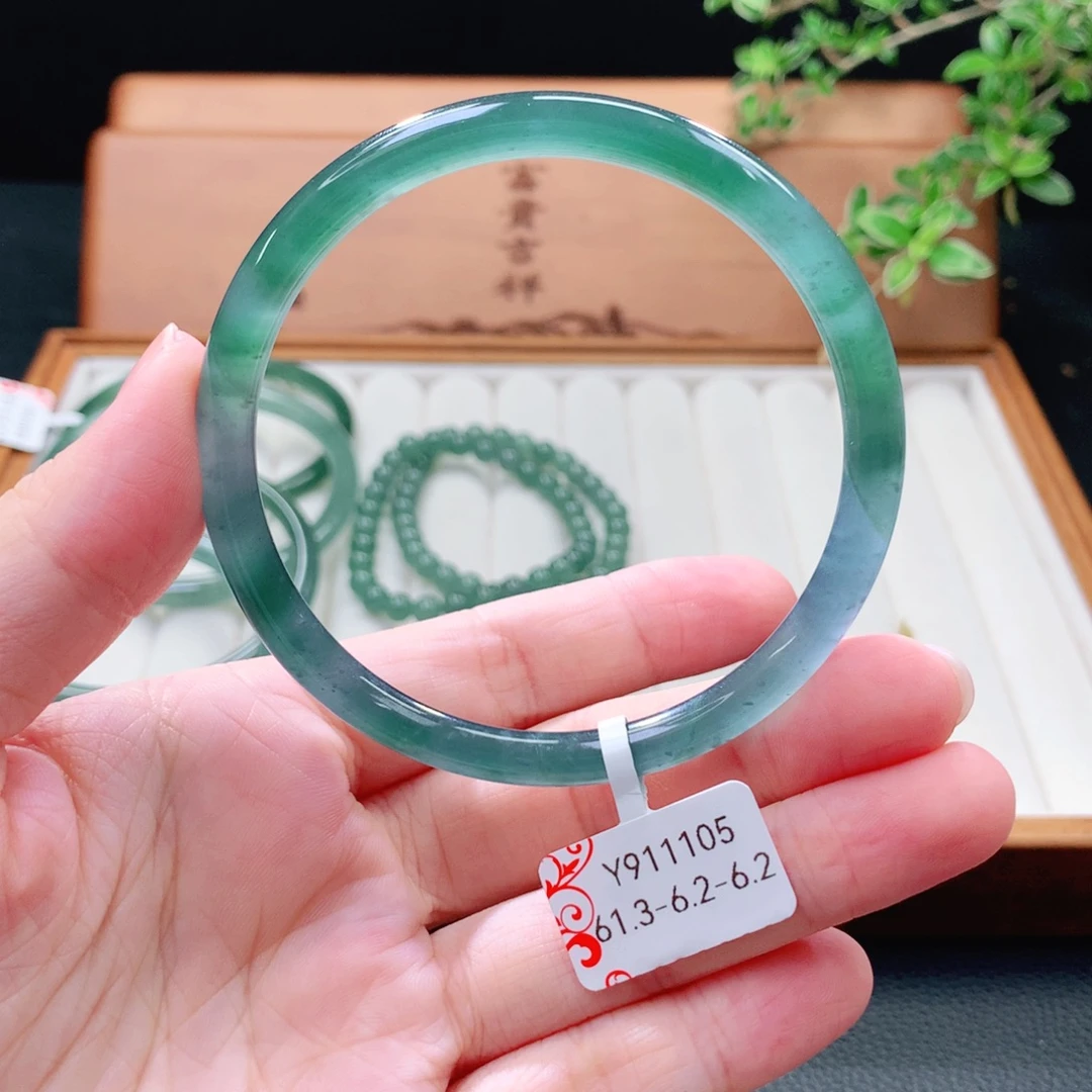 未镶嵌手镯（圆镯）翡翠