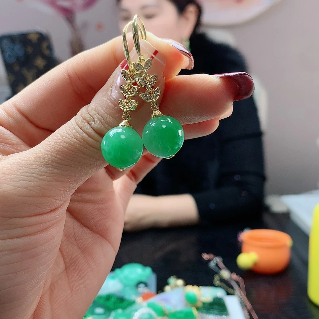 【闪购商品】石英质玉耳钉未镶嵌多样性发货