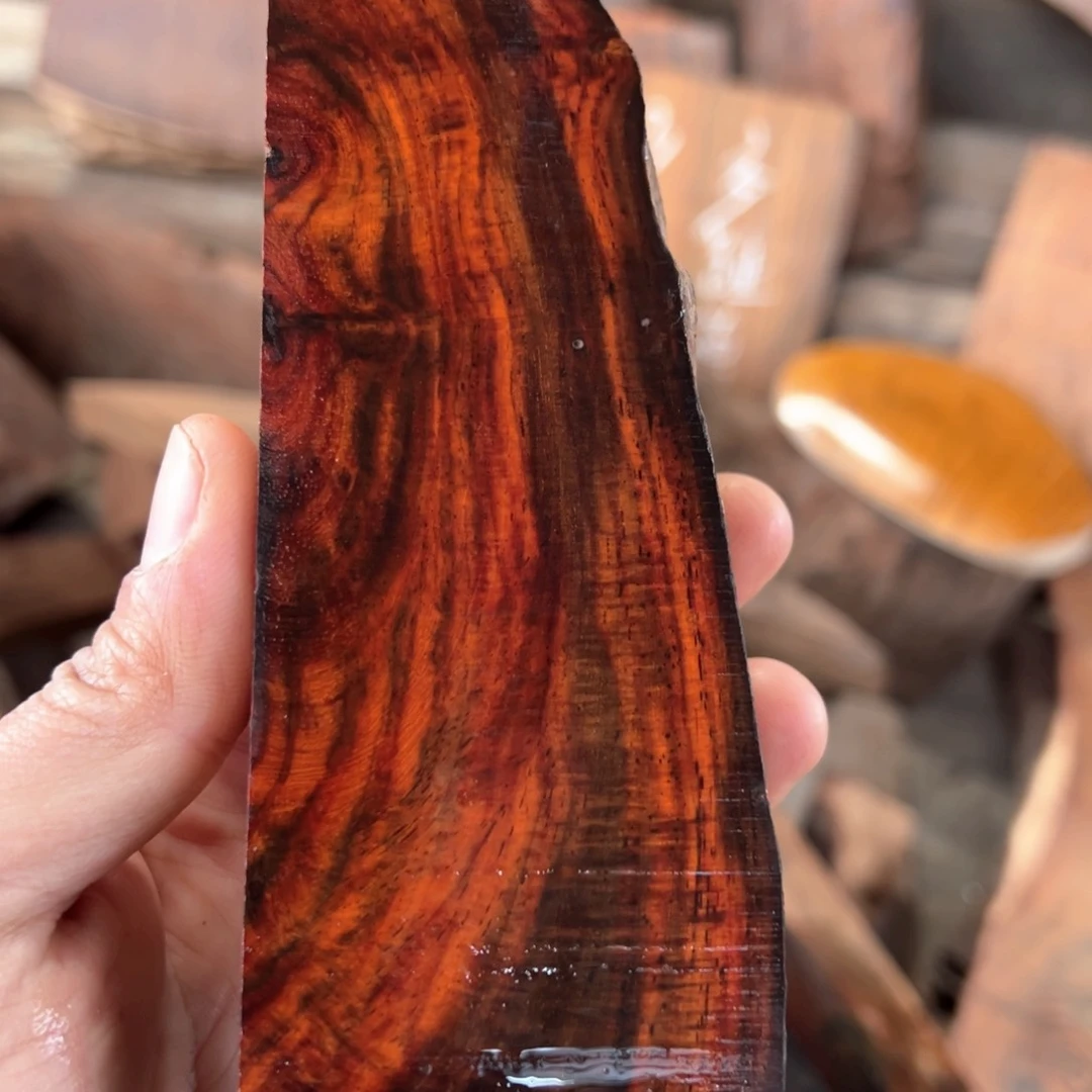 交趾黄檀（大红酸枝）西**文