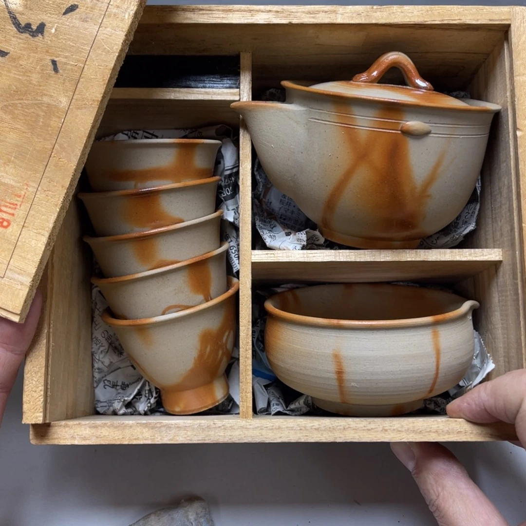 瓷片密密麻麻地写在书