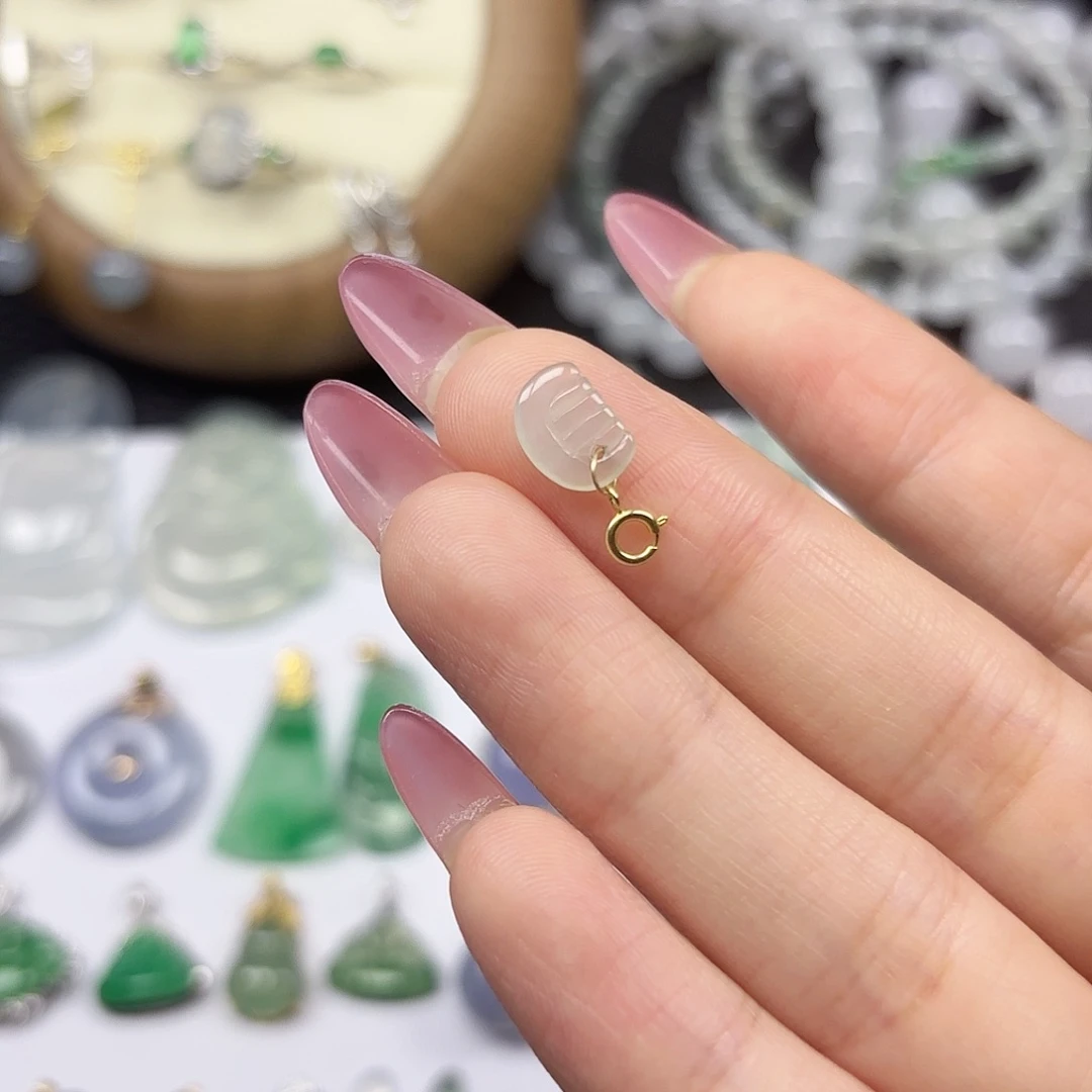 翡翠18K金镶嵌颈饰888888888