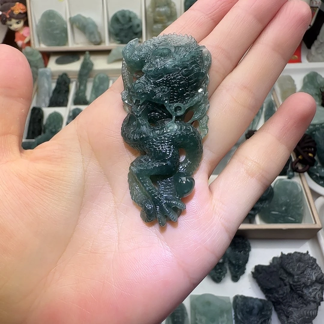 羡***鱼未镶嵌定制翡翠大威天龙翡翠多少