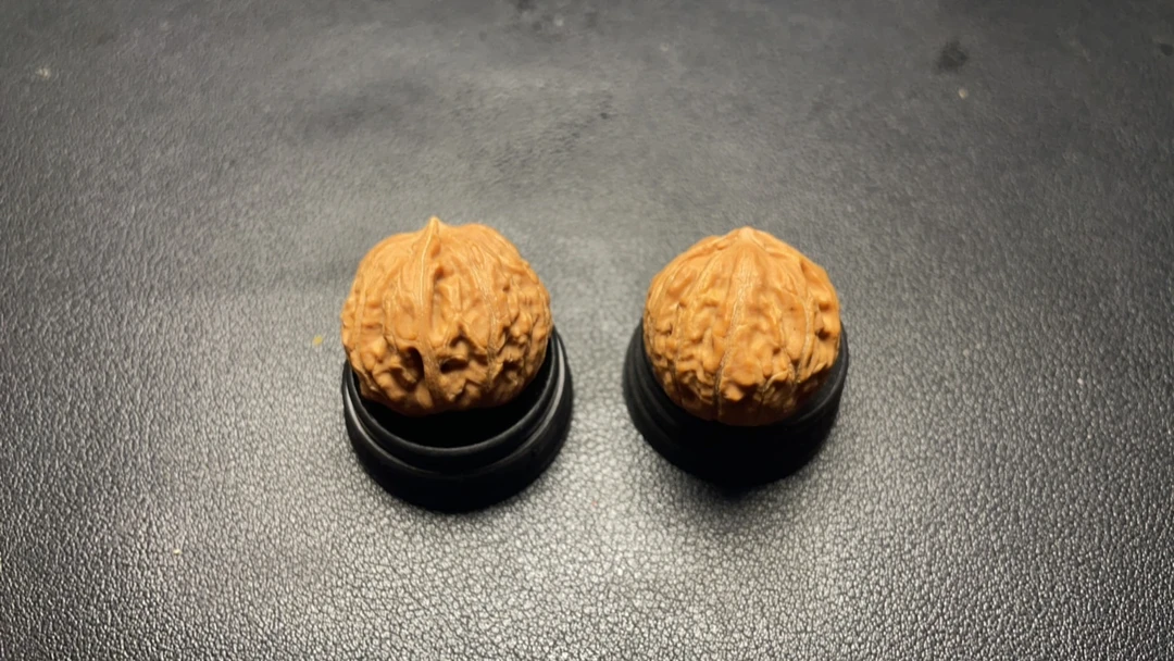 野生文玩小秋子 红皮小胖桃