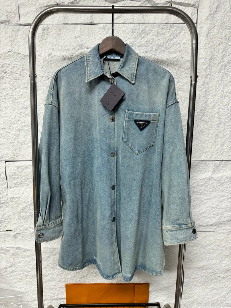 全新未使用 Prada/普拉达 胸口三角标牛仔外套/40/8432220