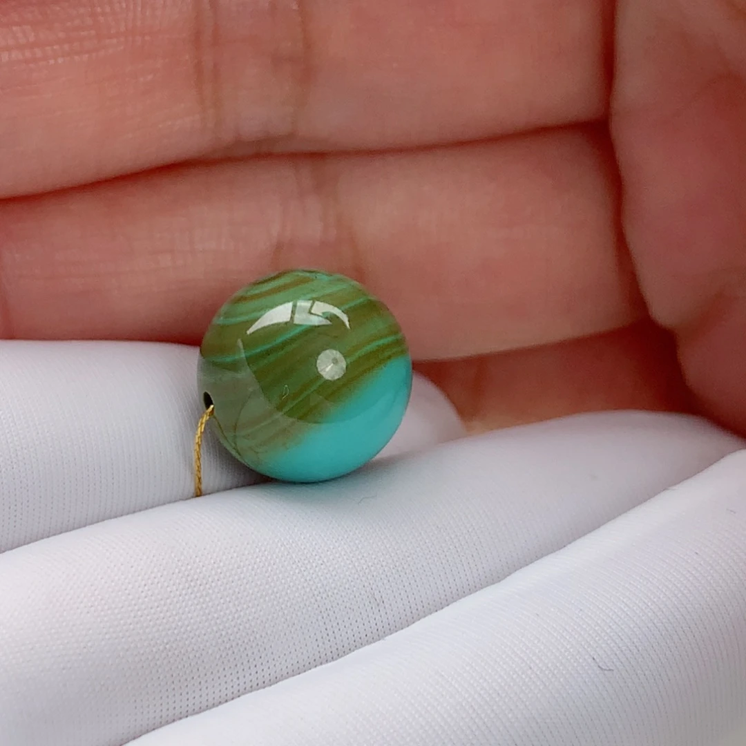 未镶嵌绿松石颈饰鬼*