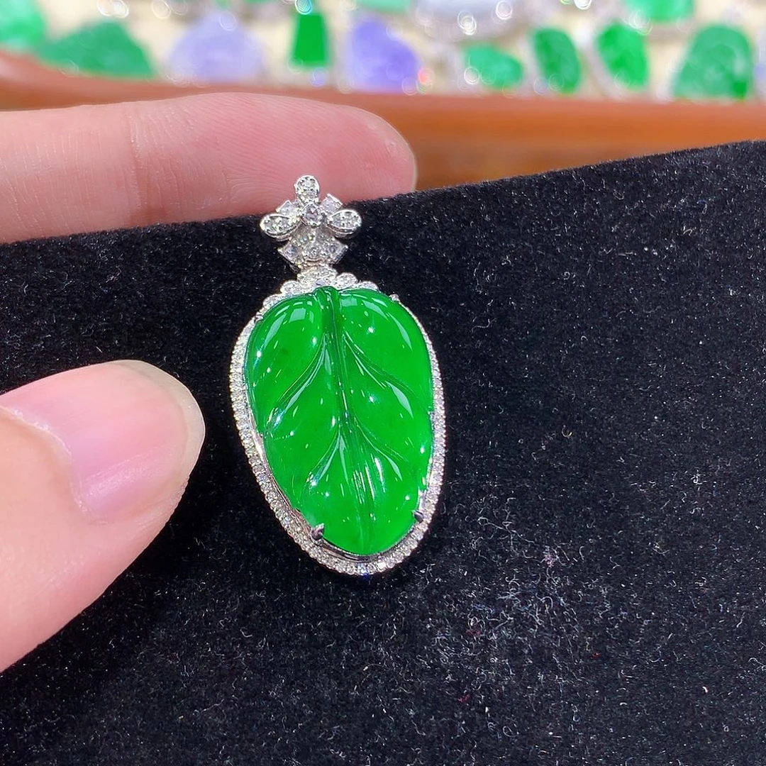 翡翠18K金镶嵌颈饰