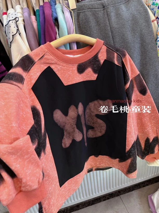 卷毛桃2025春潮童系列橘色字母卫衣