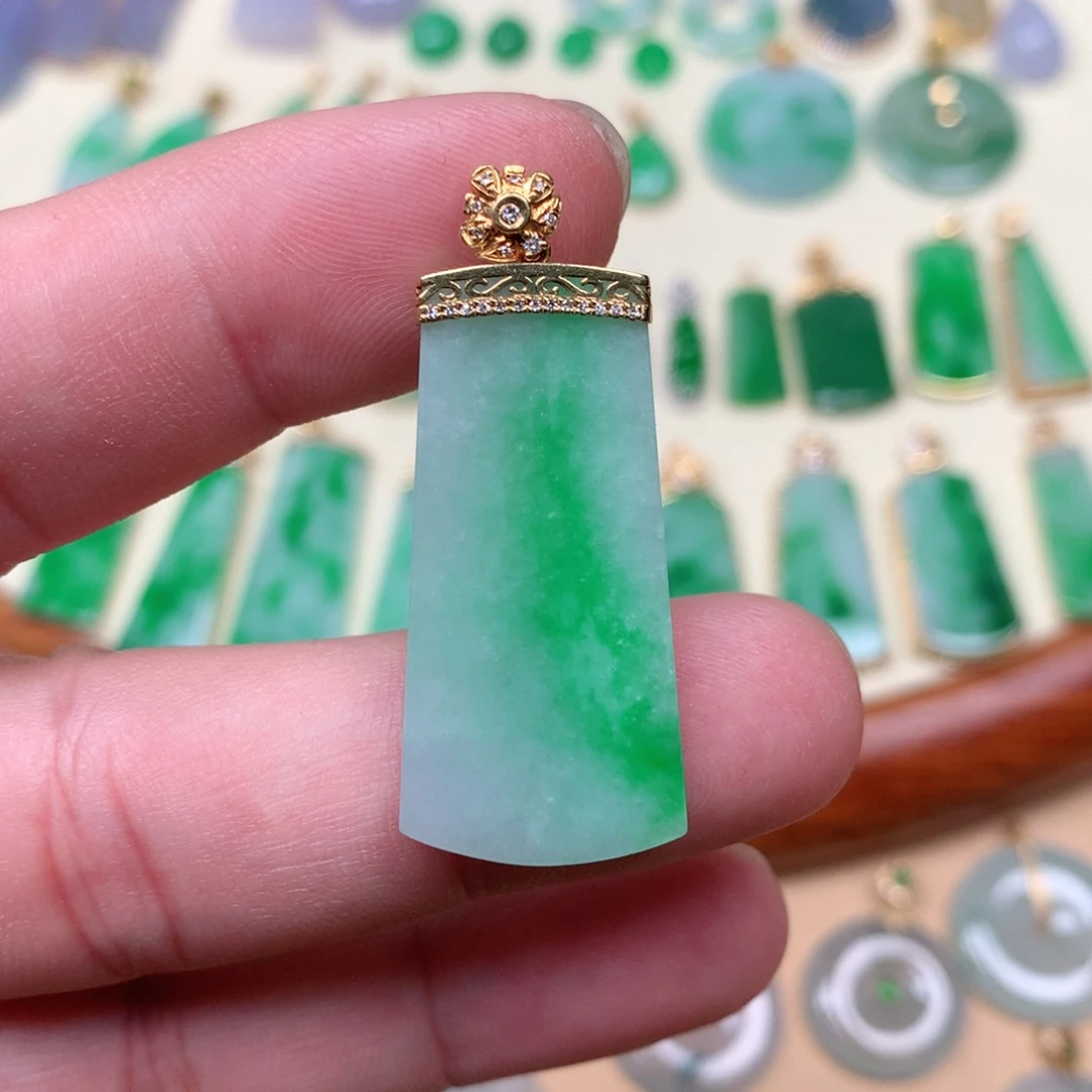 翡翠吊坠(不含链)18K金镶嵌