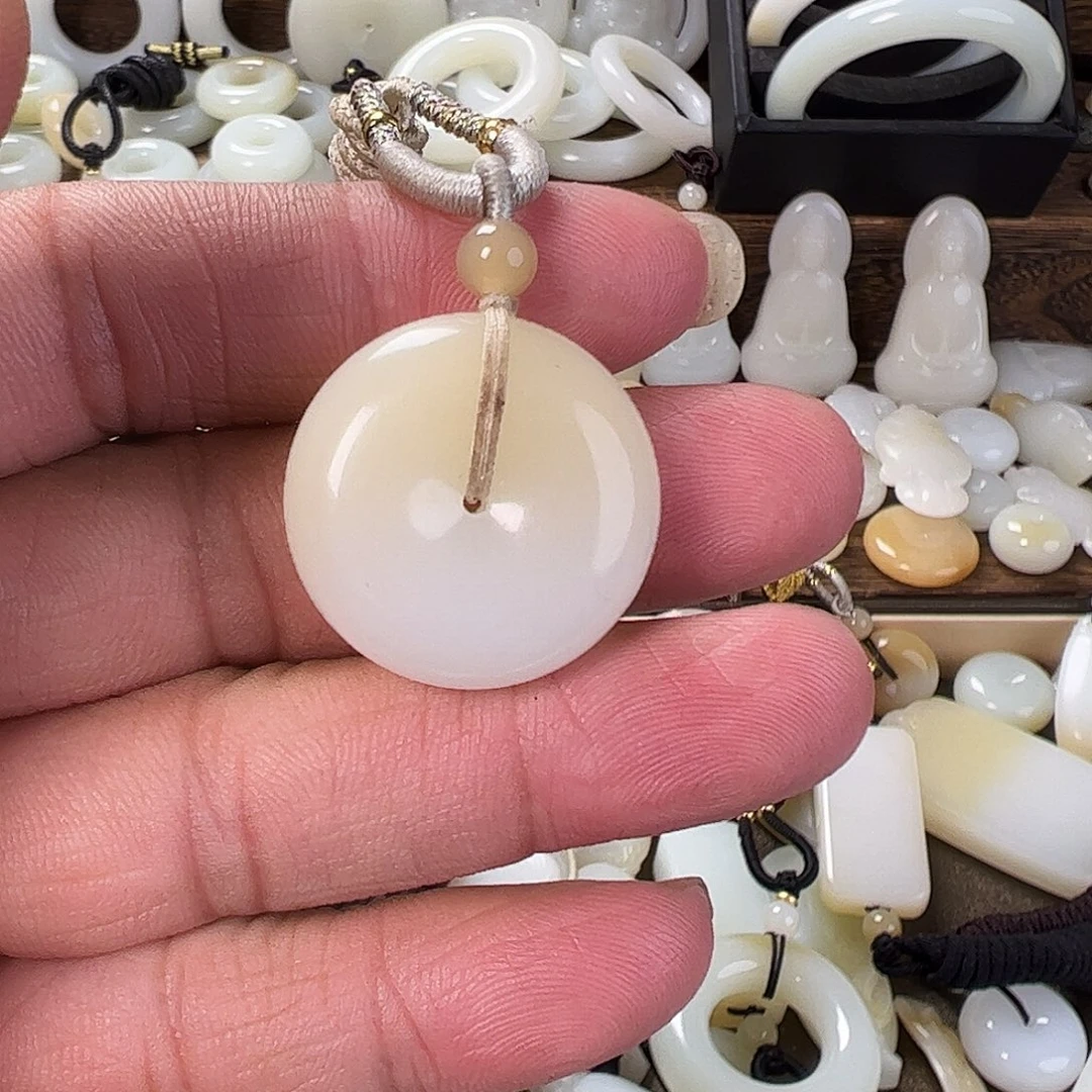 和田玉未镶嵌颈饰