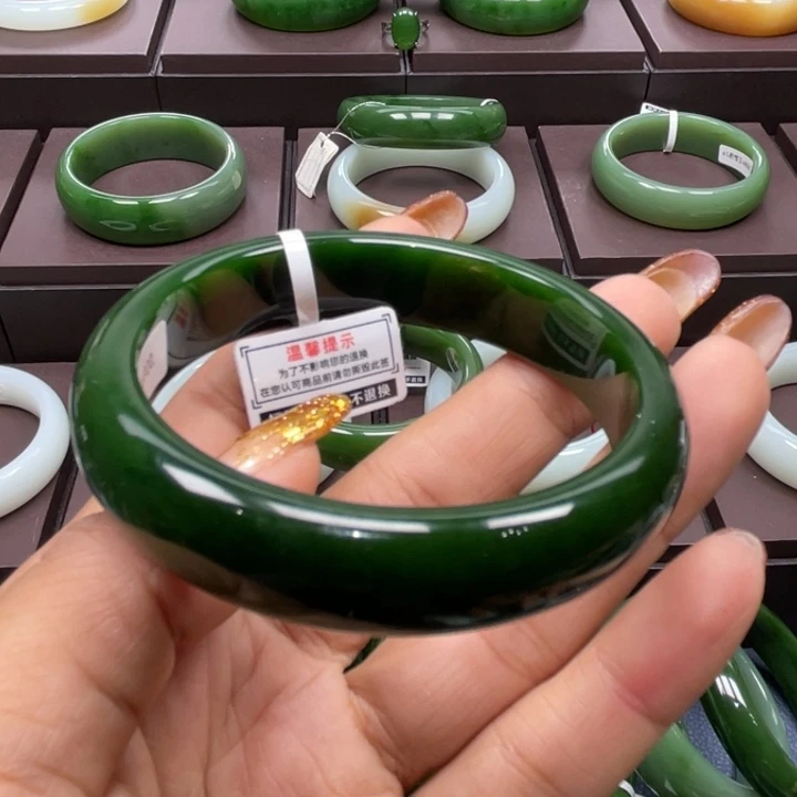 和田玉（碧玉）未镶嵌手镯