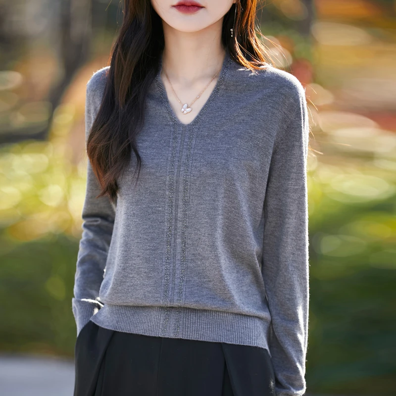 品牌女装正品秋冬季新款时尚V领烫钻毛针织衫打底衫女宽松上衣