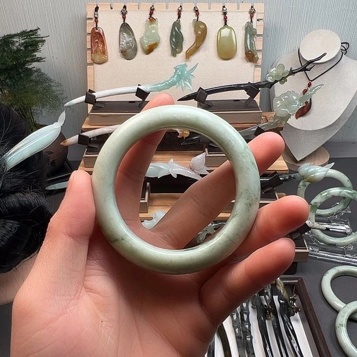 蛇纹石玉未镶嵌手镯