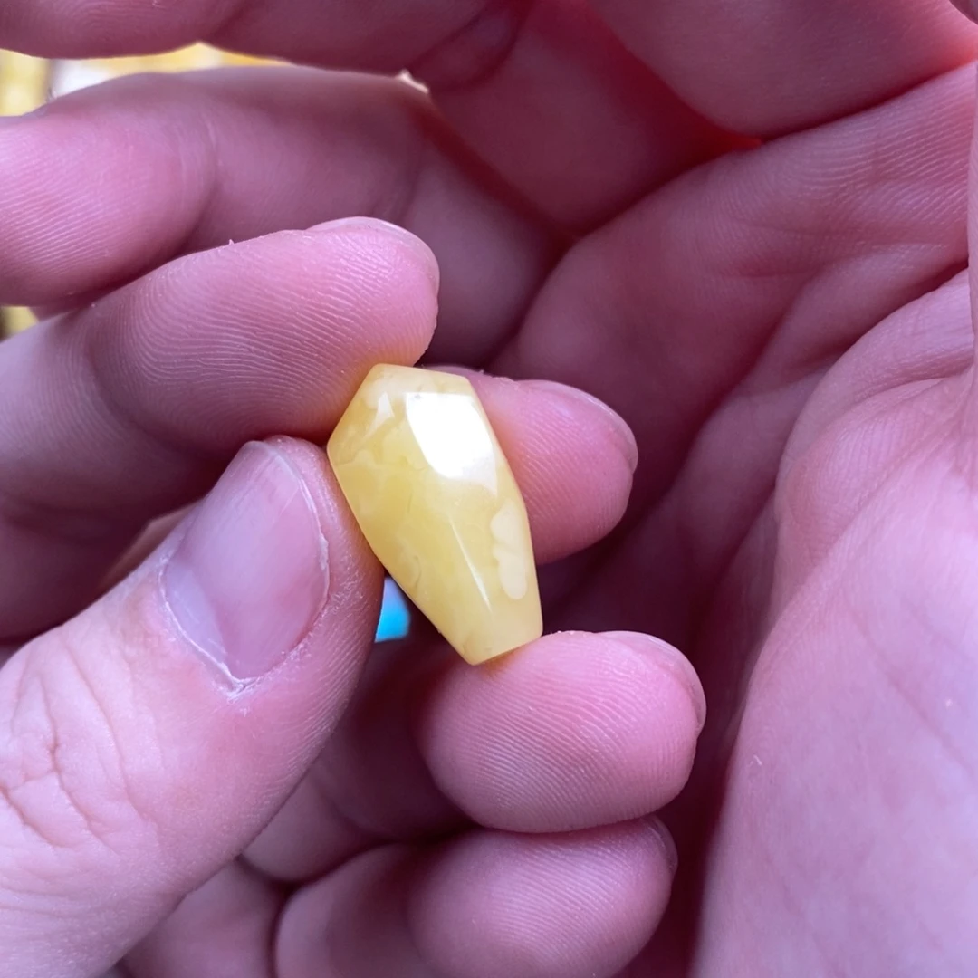 这***飞蜜蜡未镶嵌裸石配饰