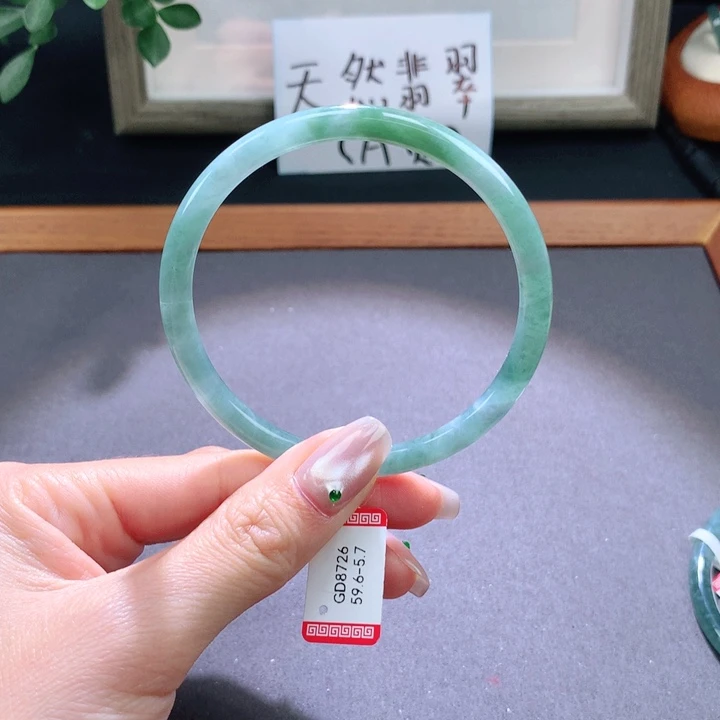 翡翠手镯未镶嵌天然翡翠手镯
