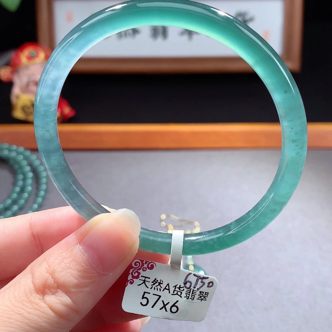 未镶嵌手镯（圆镯）翡翠