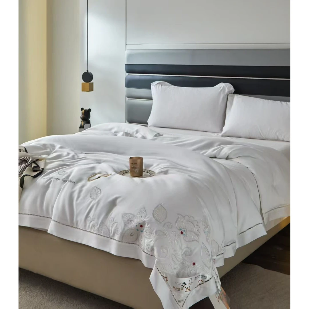 月亮主理人专属-轻奢高定刺绣-超亲肤顺滑-蚕丝冬被/罗伊/白