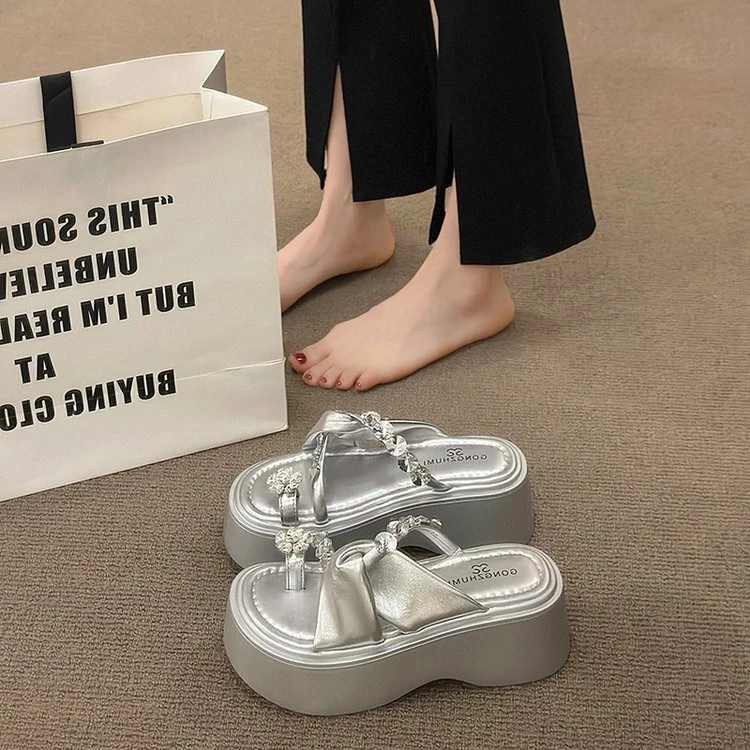 水钻套趾凉拖鞋女夏季外穿2025新款仙女风增高厚底沙滩配裙子凉鞋