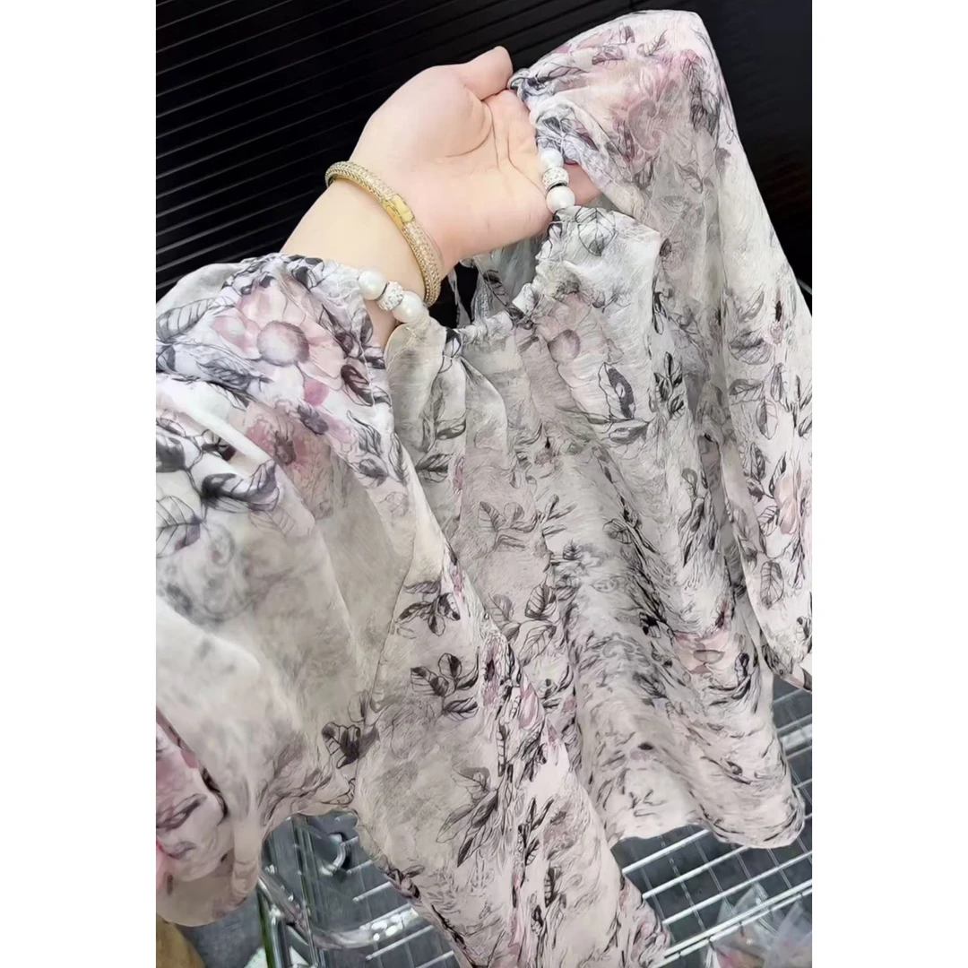 今年流行穿搭2025夏季新款温柔风法式中长款宽松型碎花雪纺衫上衣