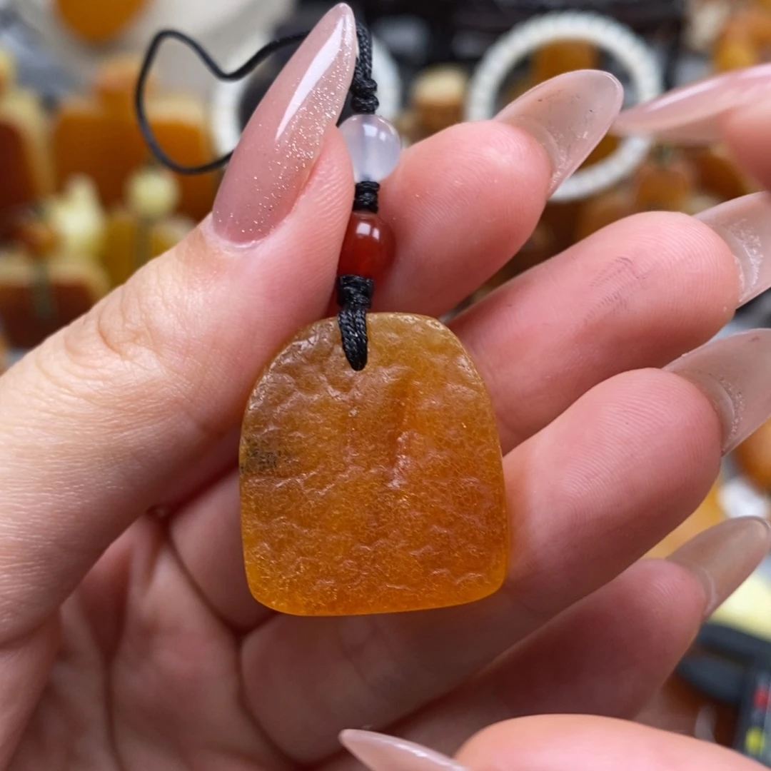 未镶嵌琥珀珠宝奇石