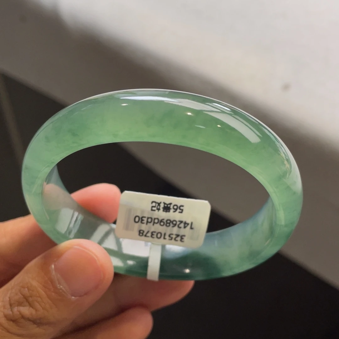 翡翠未镶嵌手镯冰胶湖水绿贵妃【强推】