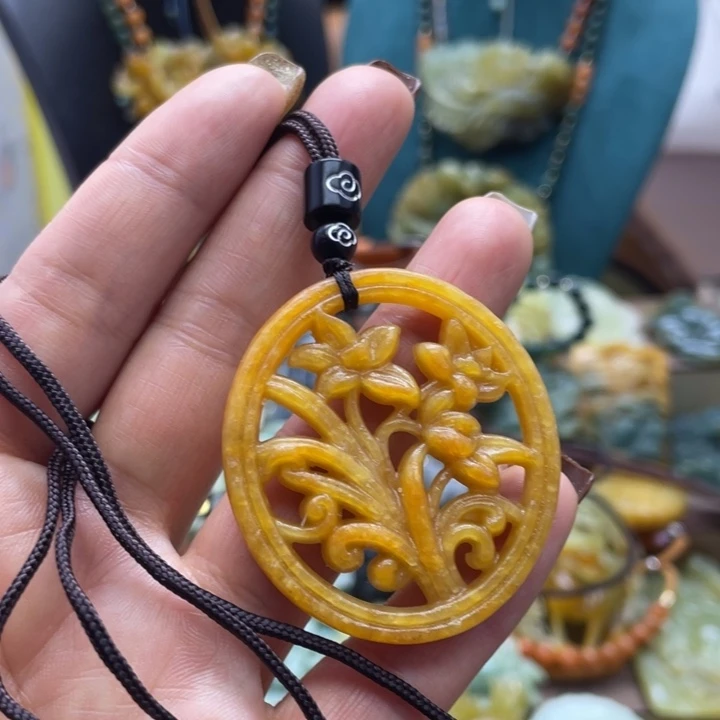 蛇纹石玉未镶嵌颈饰