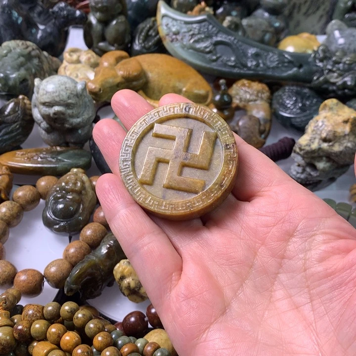 未镶嵌岫岩河磨玉（透闪石质玉）挂件