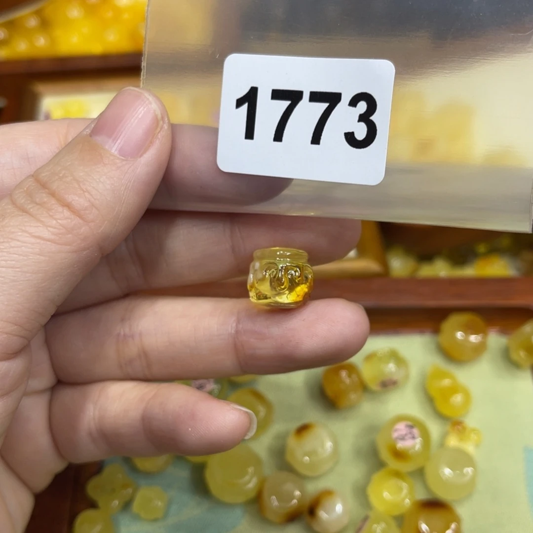 琥珀珠宝奇石未镶嵌