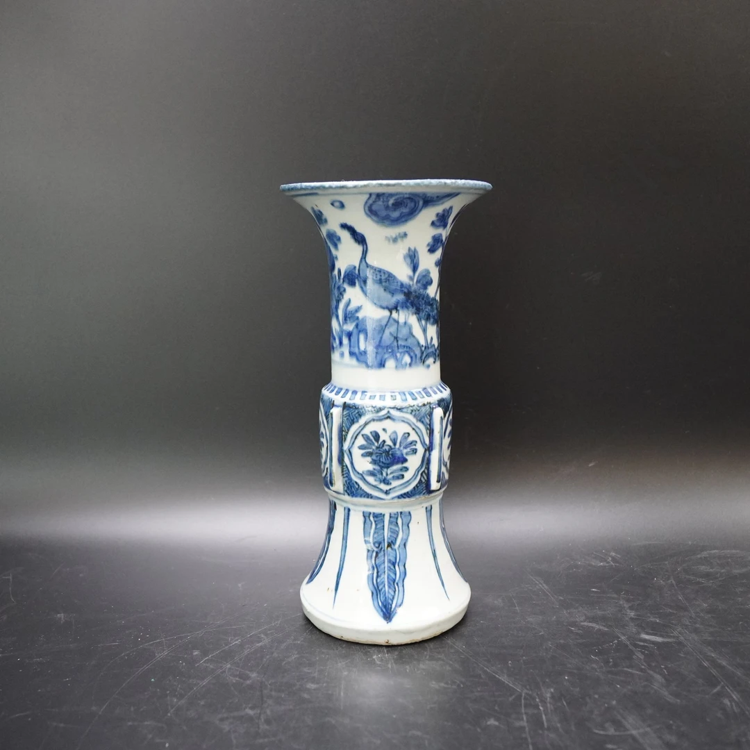 Lot.25082033明万历青花花卉纹花觚 高：约27.3cm，口径：约12.6cm