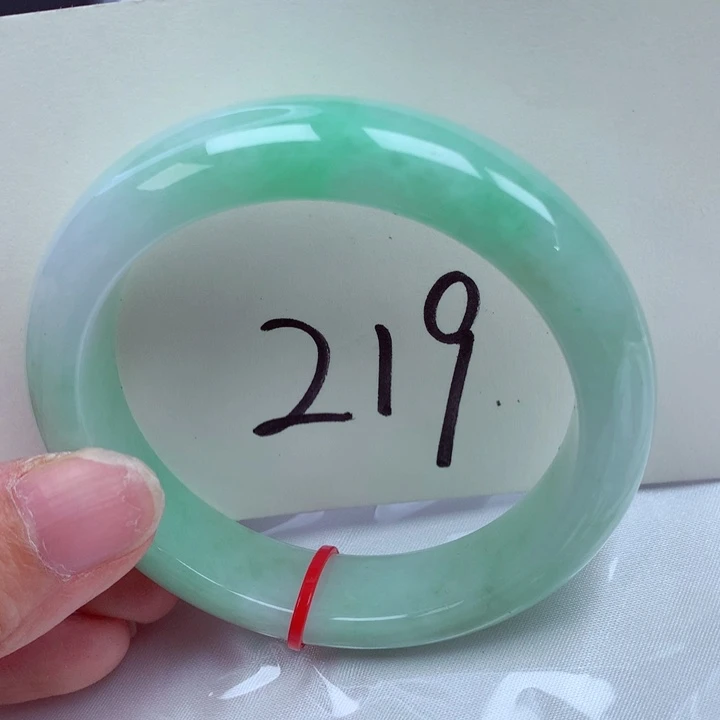 翡翠手镯未镶嵌翡翠