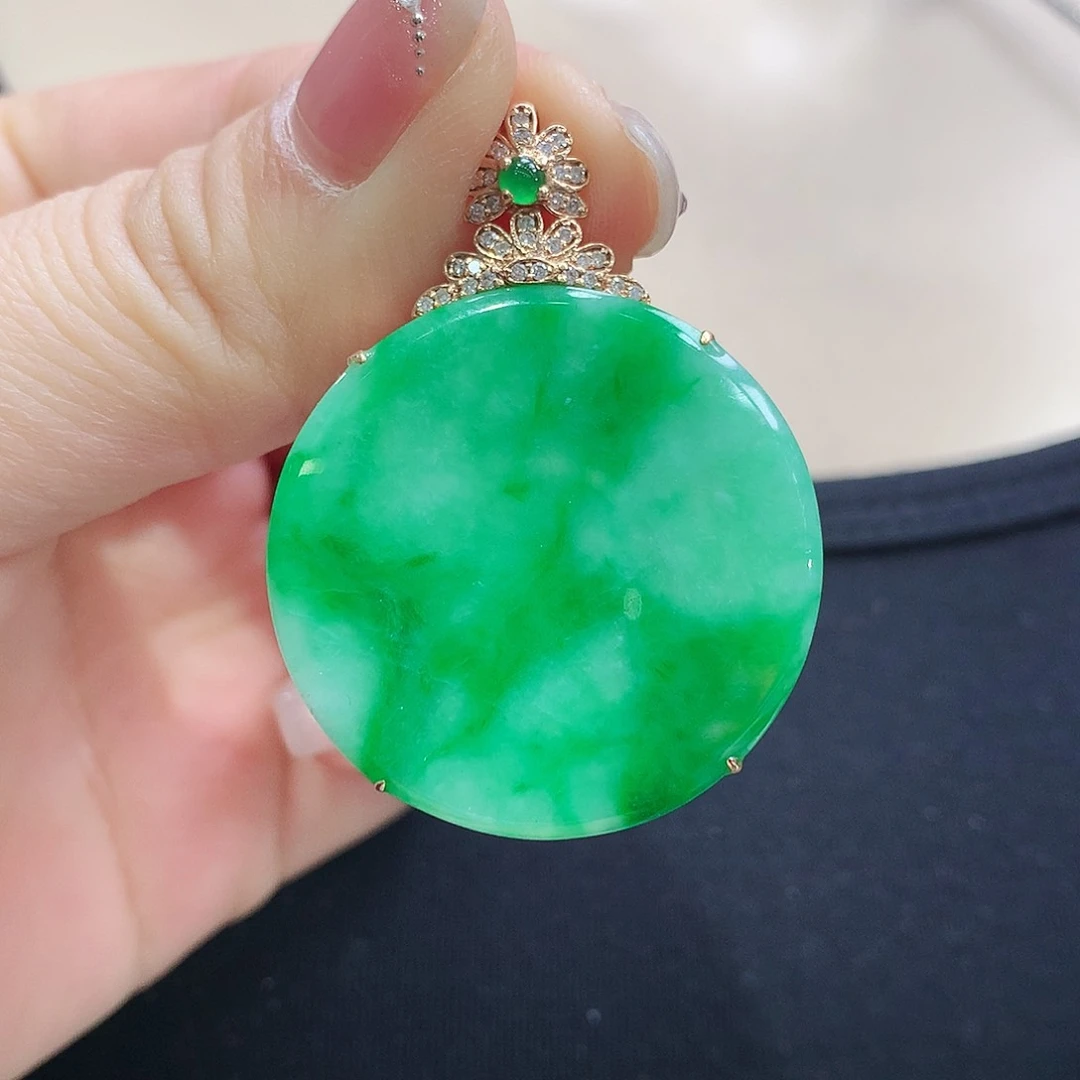 翡翠颈饰18K金镶嵌圆牌