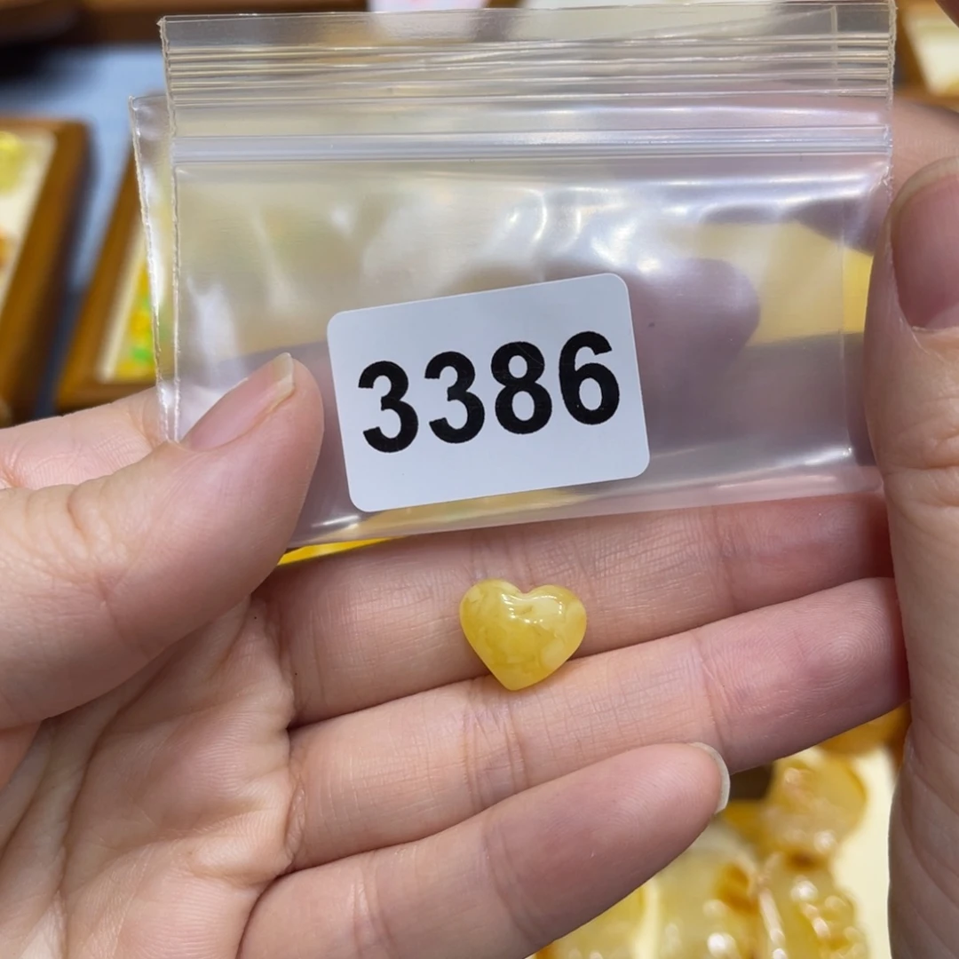 琥珀珠宝奇石未镶嵌