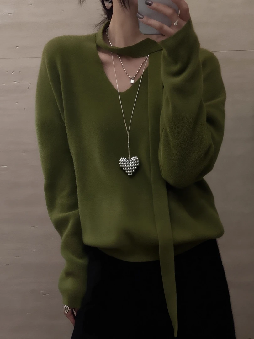 2025新款秋冬温柔风高级感绿色长袖针织衫女宽松显瘦百搭v领毛衣