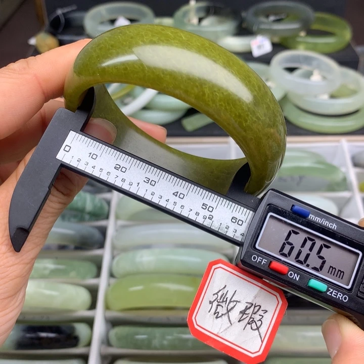 蛇纹石玉未镶嵌手镯620