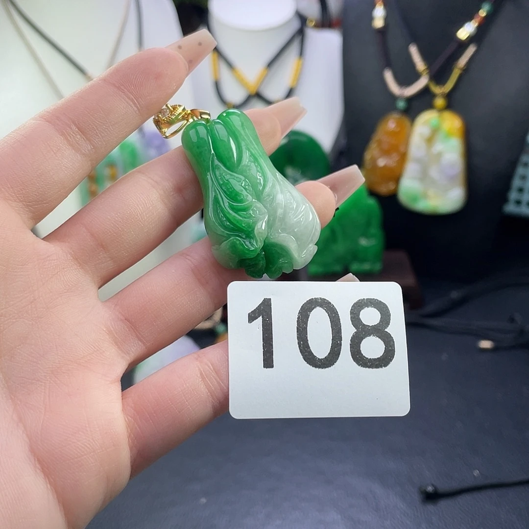翡翠未镶嵌吊坠(赠链)