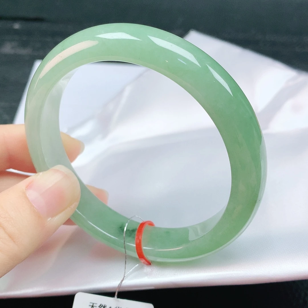 翡翠手镯未镶嵌57圈