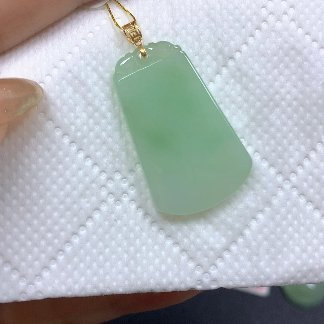 翡翠18K金镶嵌颈饰挂件