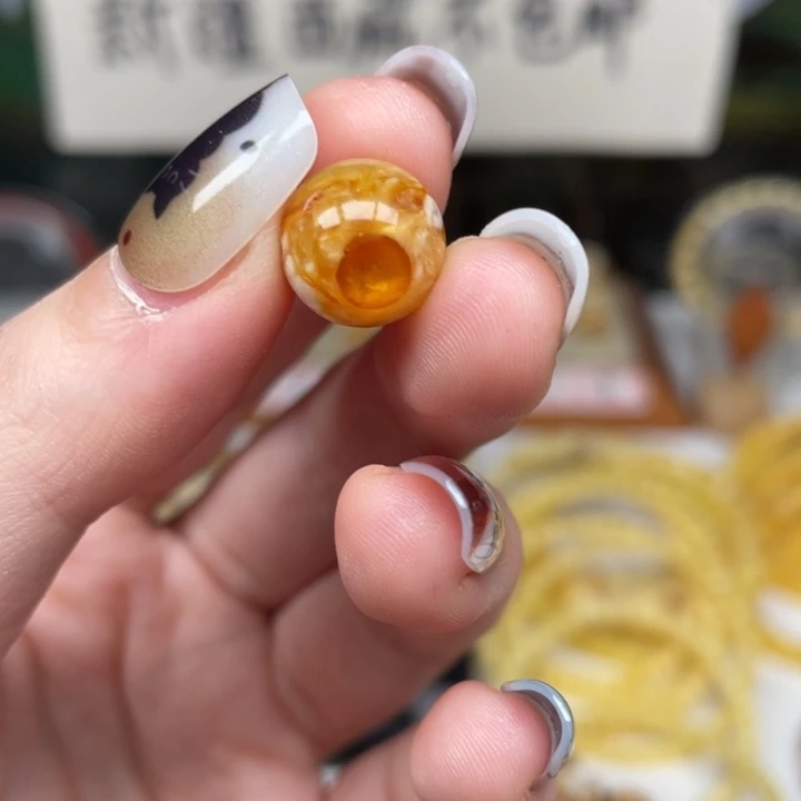 刘***锤琥珀未镶嵌裸石11号