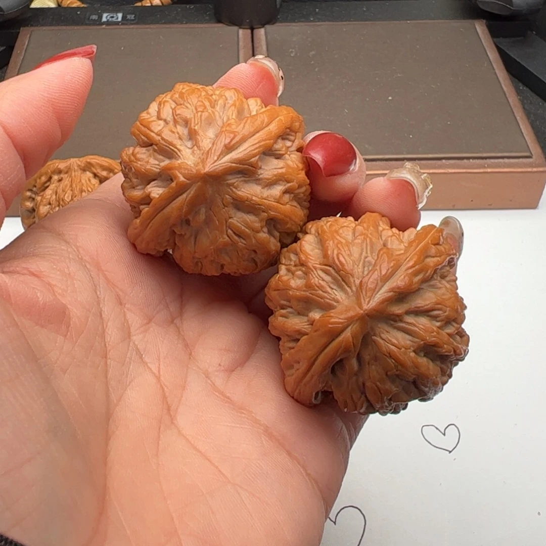 文玩核桃吊坠滢红锦鲤43