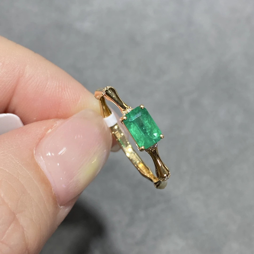 18k金祖母绿竹节戒壁戒指约0.57ct 简约