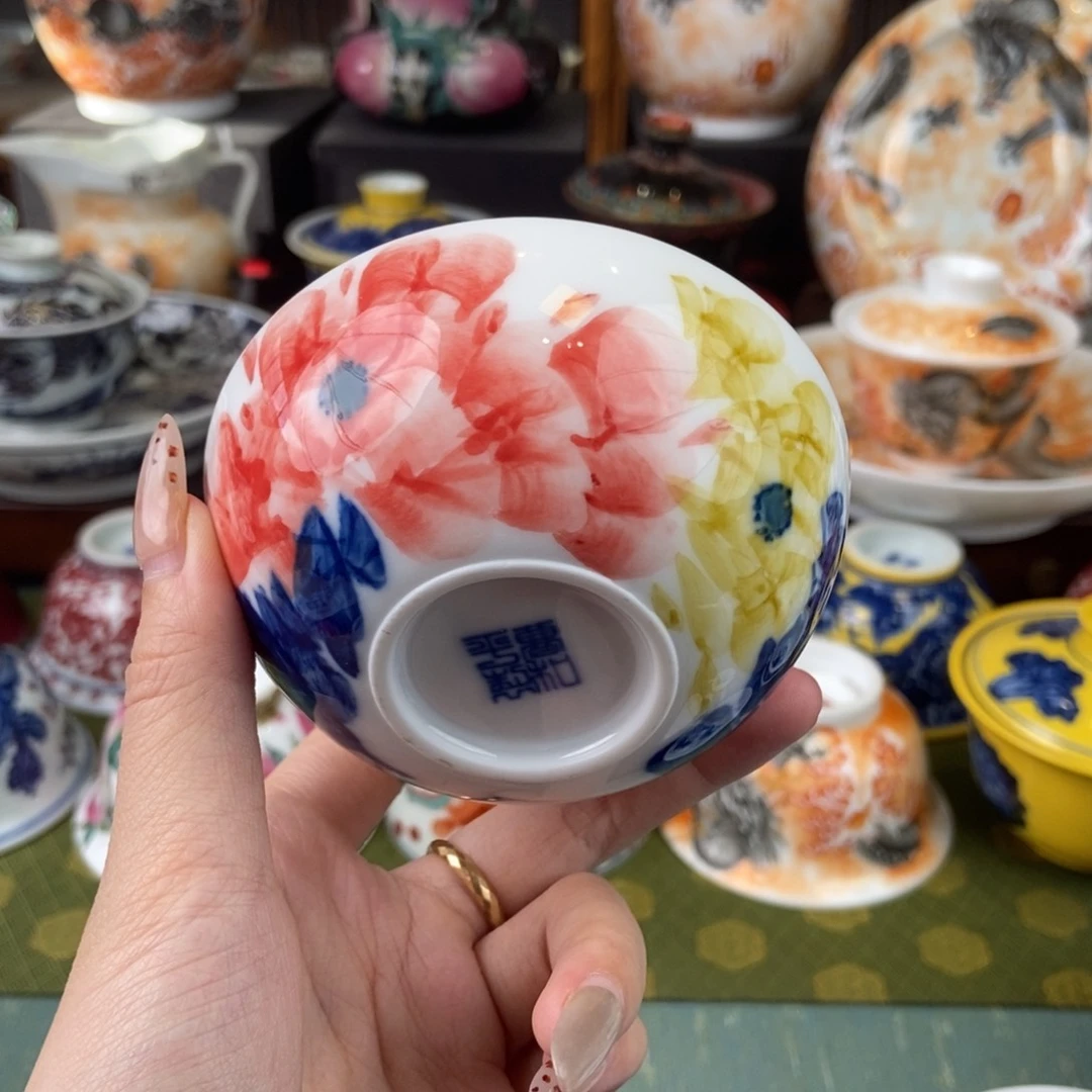 陶瓷的设计师是一个