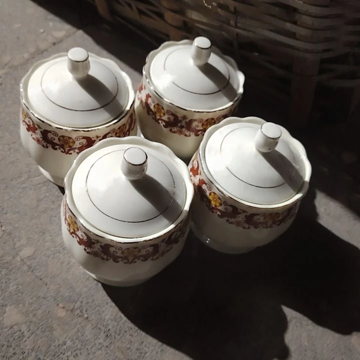 摆件陶瓷盘子碗啥都有