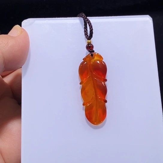 琥珀未镶嵌颈饰血珀叶子