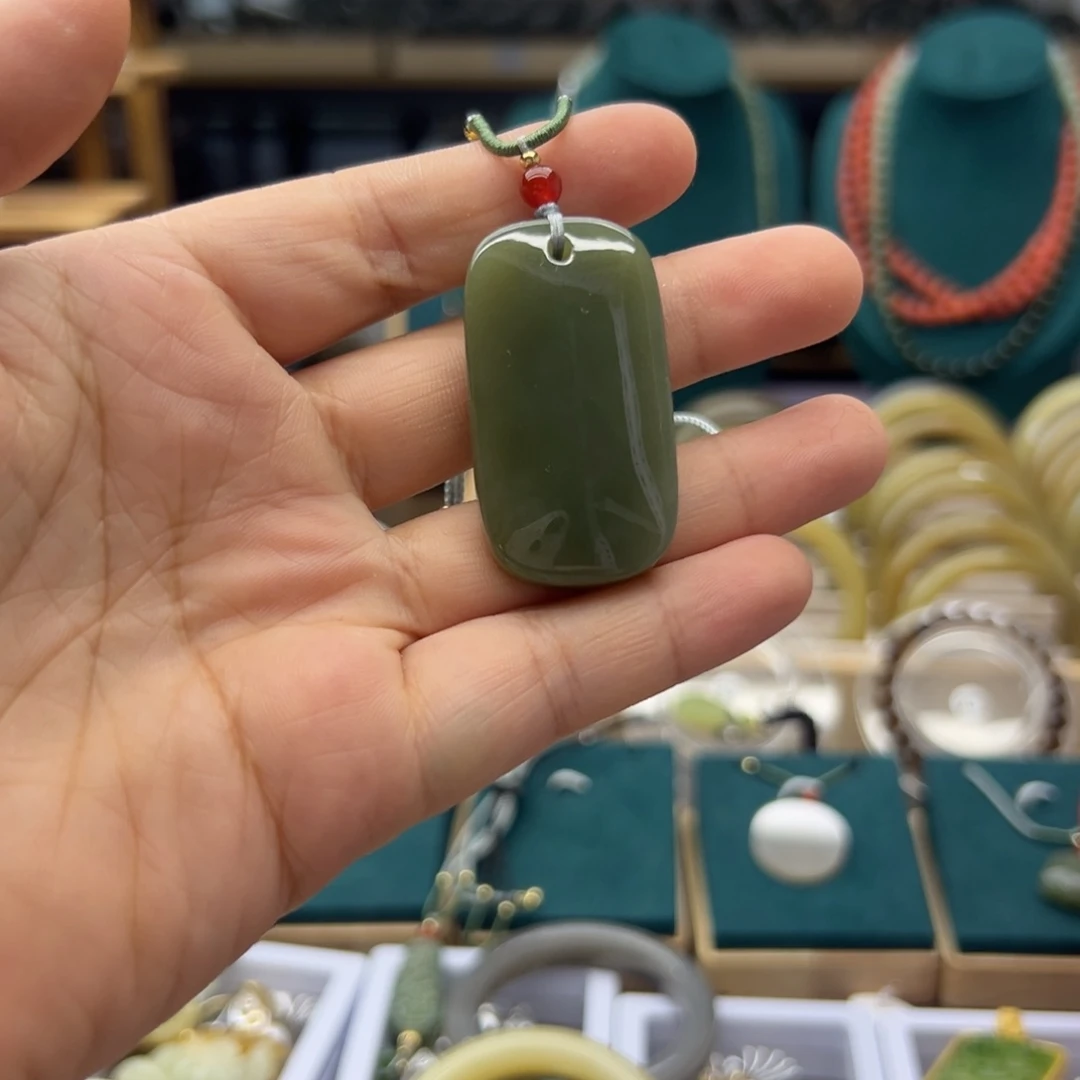 和田玉未镶嵌颈饰湖水绿无事牌