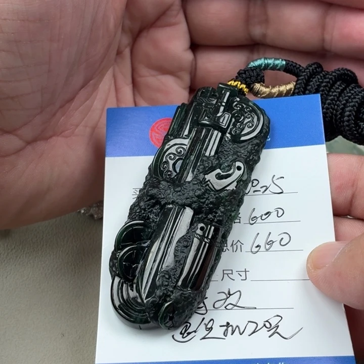 乔***4翡翠未镶嵌颈饰天然翡翠