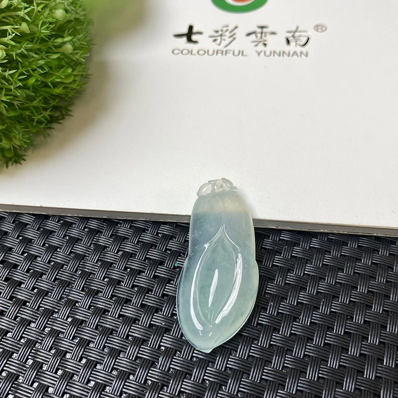 Colourful Yunnan/七彩云南冰种白月光翡翠玉兰花