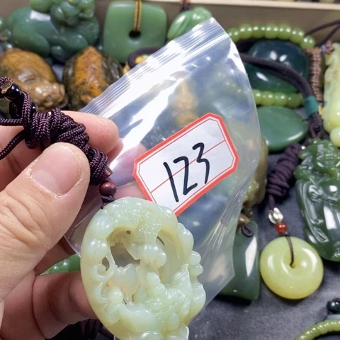 未镶嵌蛇纹石玉手链