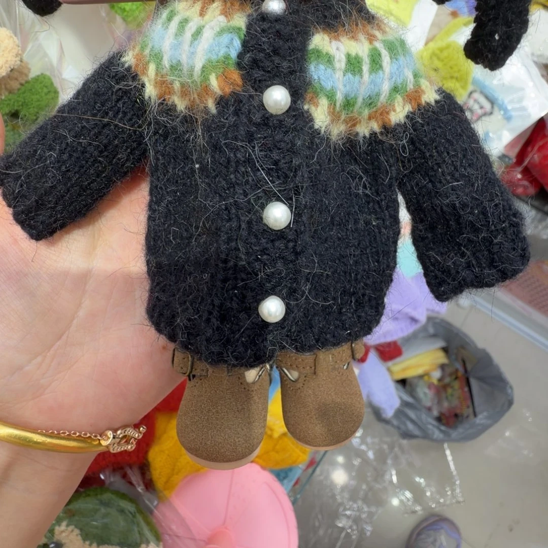 黑色插肩毛衣一个，不带娃