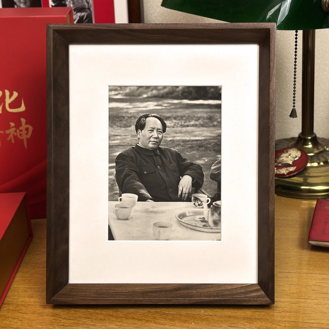 毛主席老照片 新华社发1950年在北京 10寸胡桃木相框 包老保真