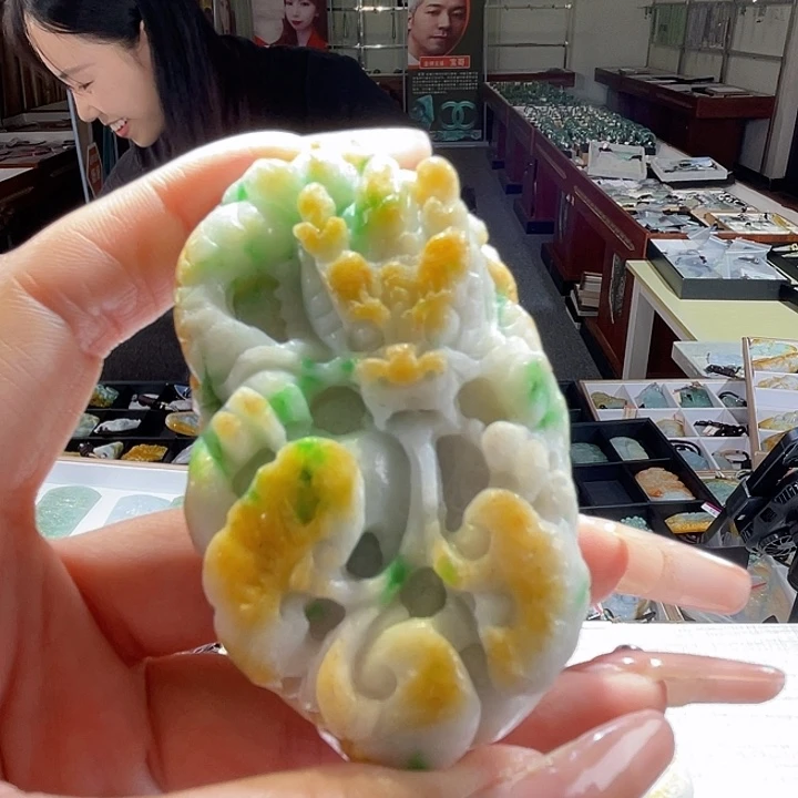 翡翠未镶嵌颈饰一